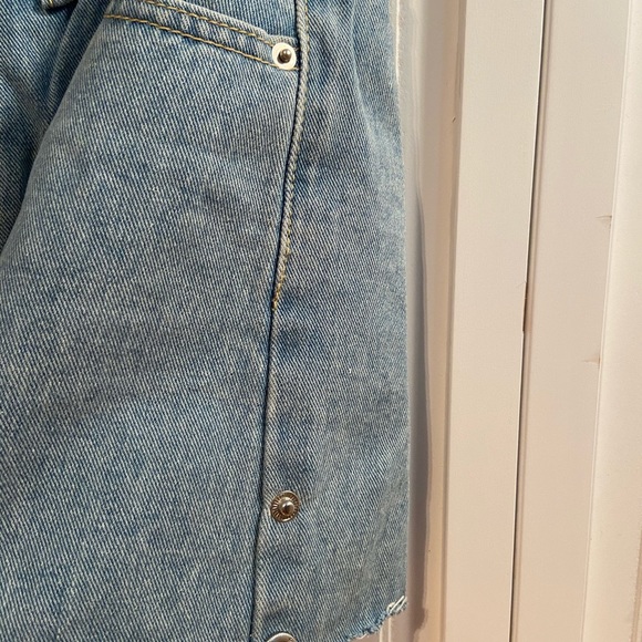 Jean Shorts with Pocket Detail - Picture 6 of 9